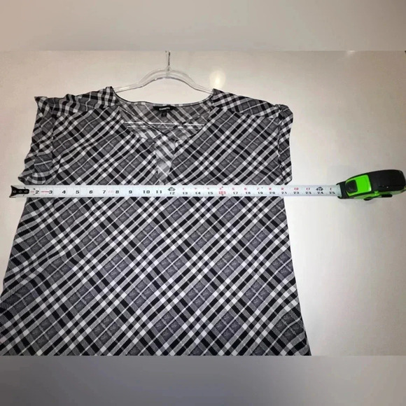 Express Black and White Short Sleeve Blouse - Picture 7 of 10